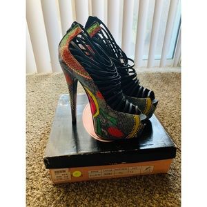 Elle32 Multi/Black Platform Heels